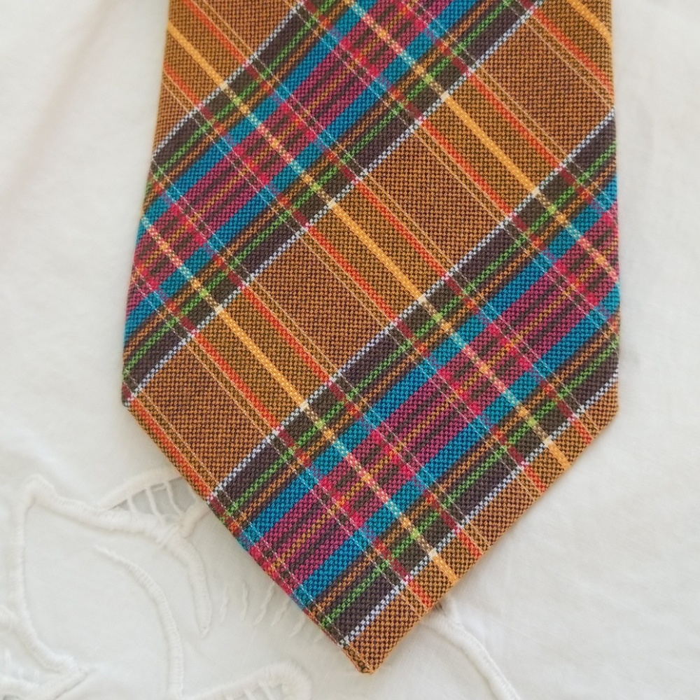 True Forum men's tie. NWOT. Gold/brown background. - Picture 3 of 5